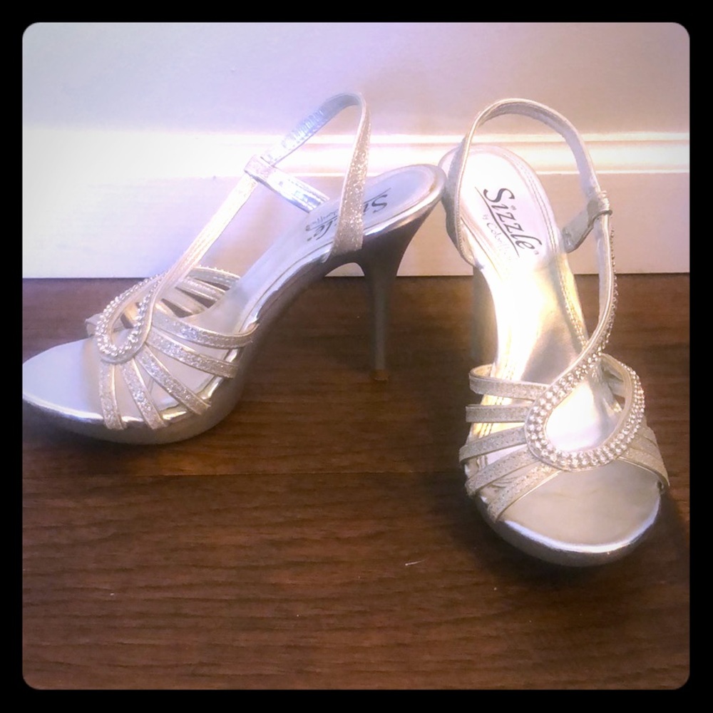 CLOSET CLOSING. MAKE OFFER. Silver heels size 5.5